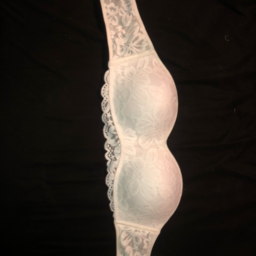 White lace strapless bra